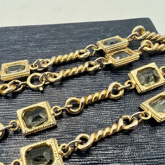 Magnificent vintage gold tone chain necklace with crystal embellishments 34” - Picture 8 of 11